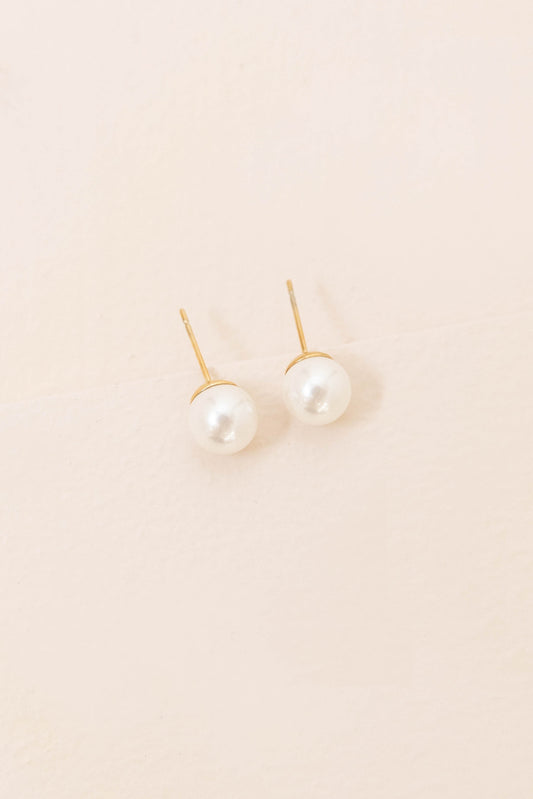 THE DAINTY PEARL STUDS