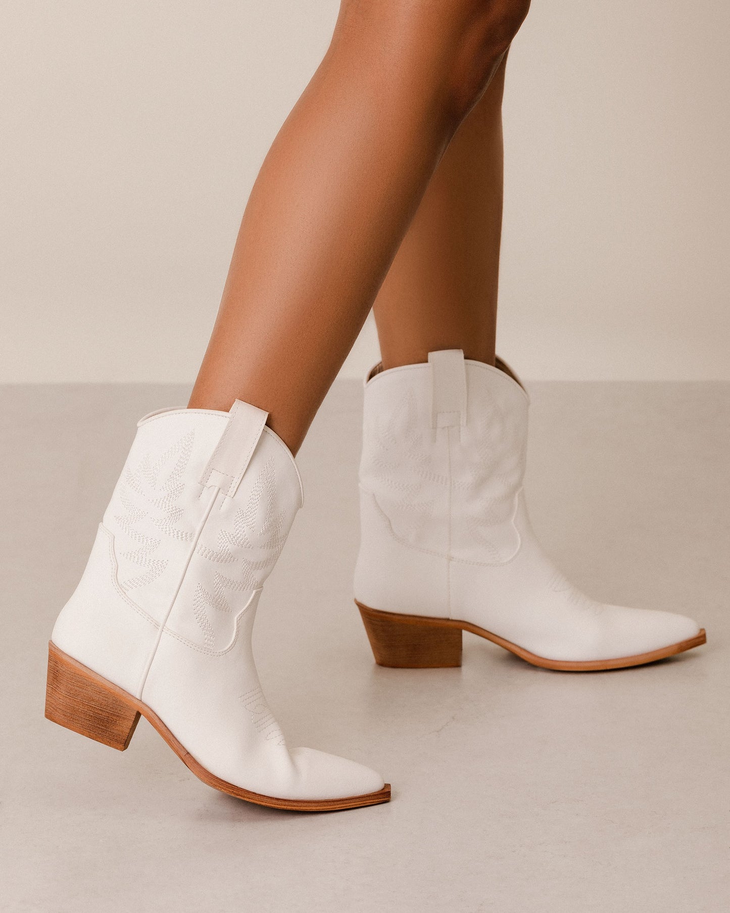 THE MIMI COWGIRL BOOTS IN WHITE