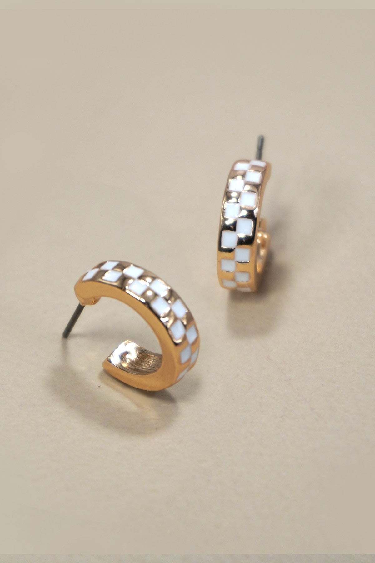 THE MINI CHECKER HOOPS IN WHITE AND GOLD