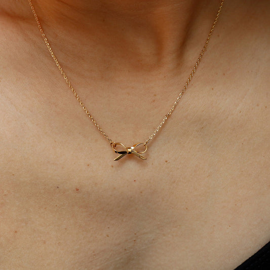 THE BOW NECKLACE IN GOLD PLATED STAINLESS STEEL