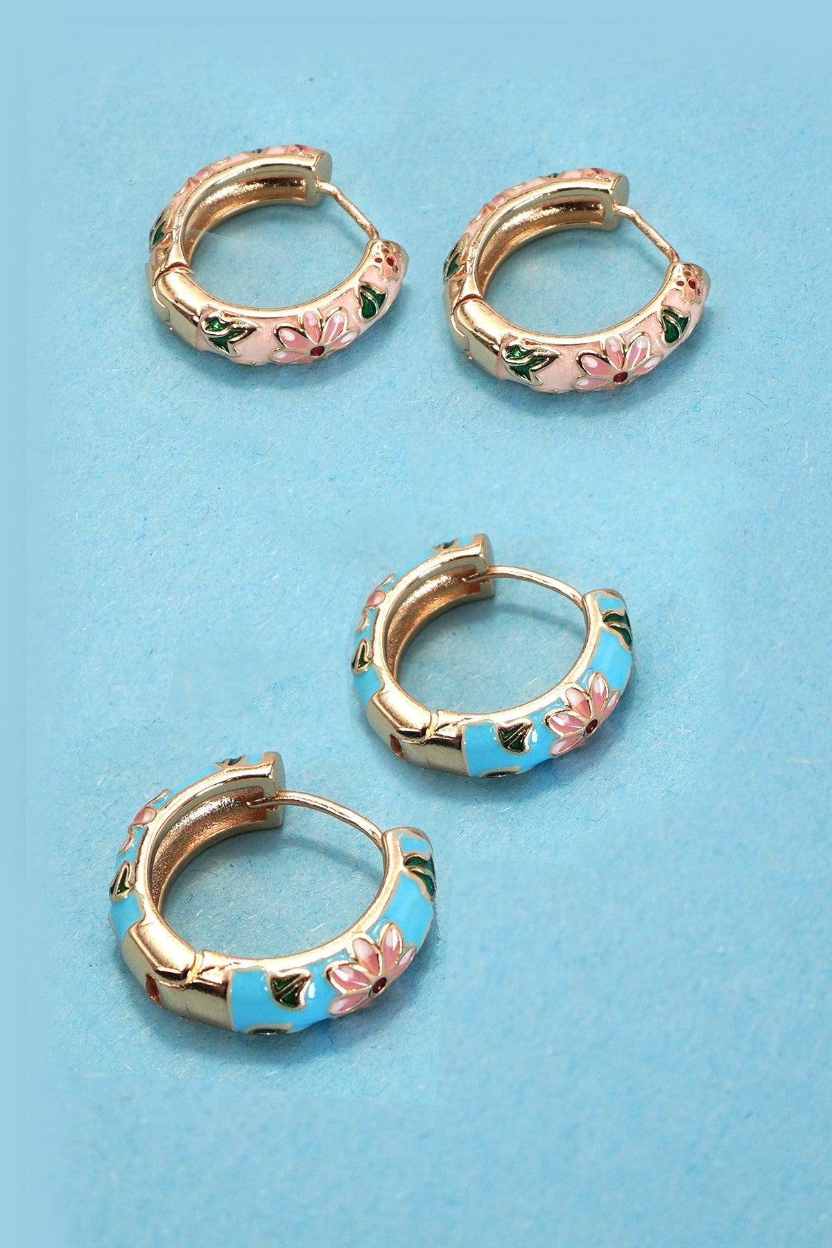 THE VINTAGE FLORAL HOOP EARRINGS IN GOLD
