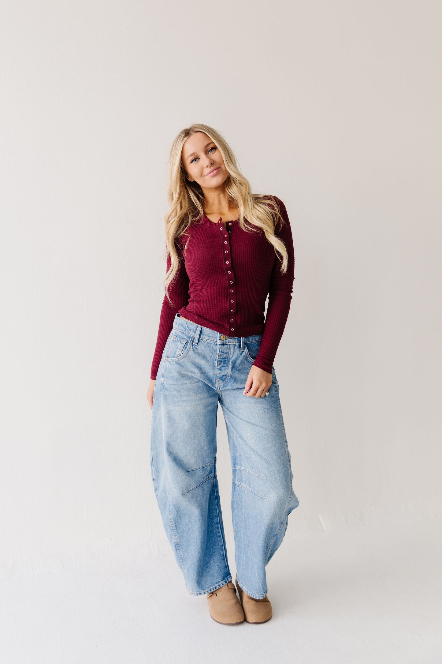 FREE PEOPLE GOOD LUCK MID RISE BARREL JEAN IN ULTRA LIGHT