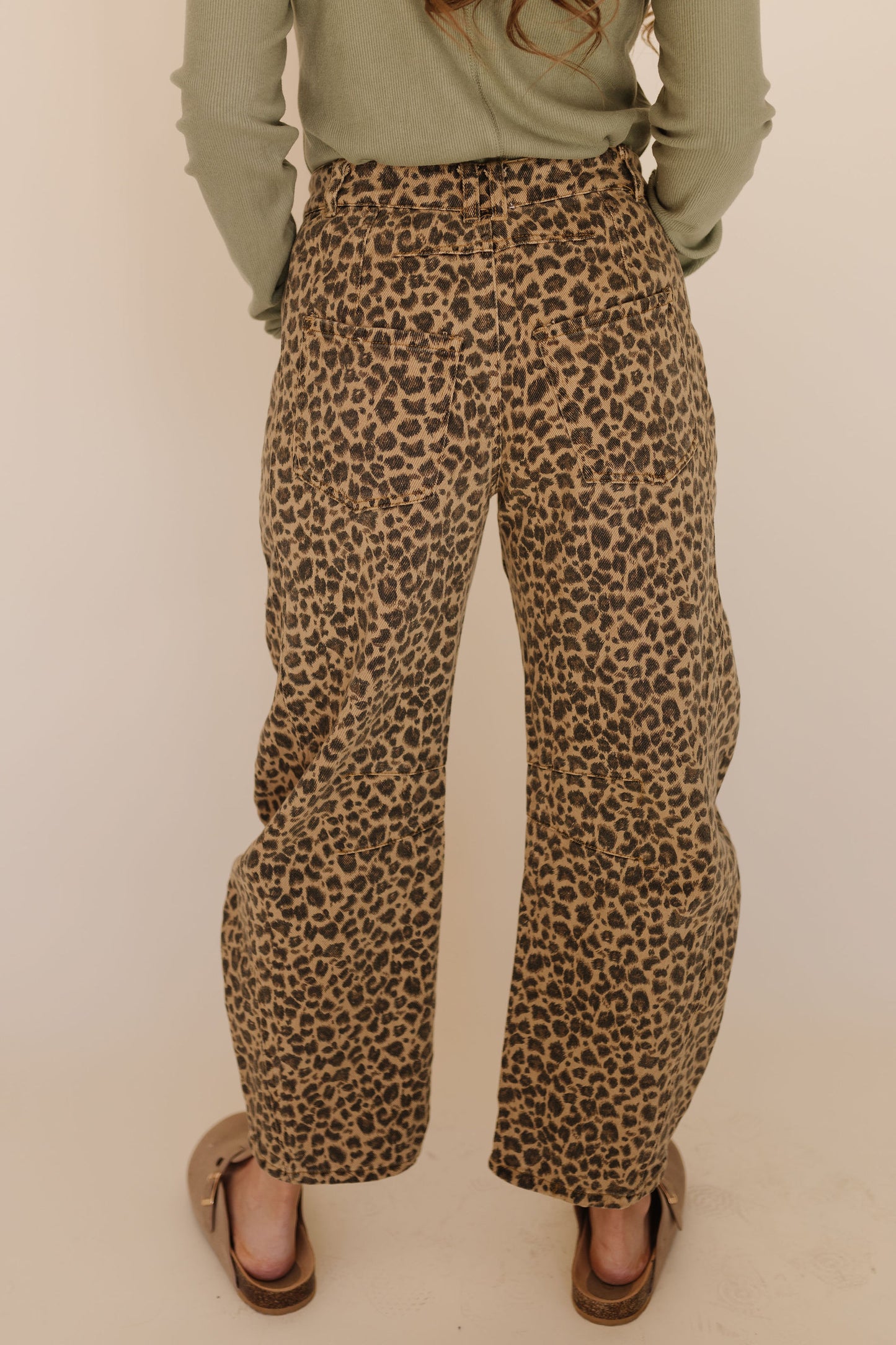 THE LENNA BARREL JEANS IN LEOPARD