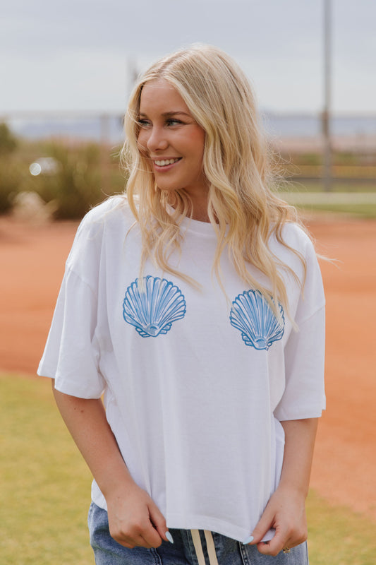 THE ARIEL SEA SHELL CROPPED TEE IN WHITE