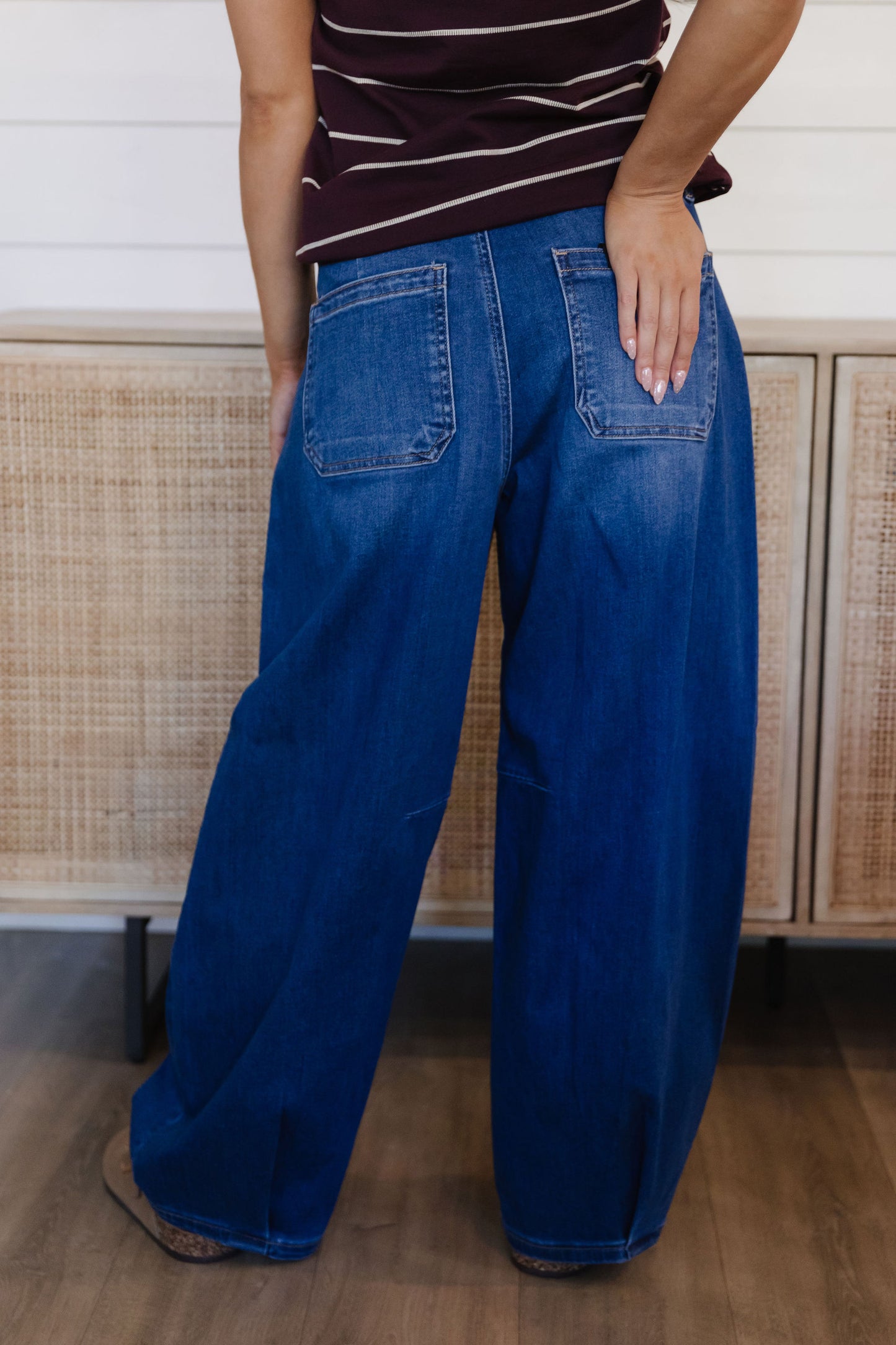 THE EMERY SLOUCHY BARREL JEANS IN DARK WASH