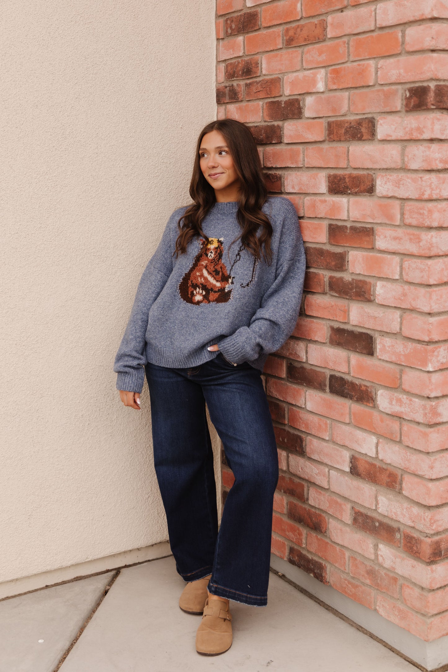 THE FISHING BEAR SWEATER IN BLUE
