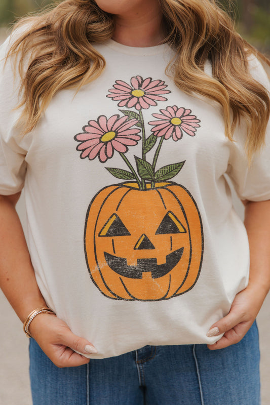THE PUMPKIN VASE TEE IN IVORY
