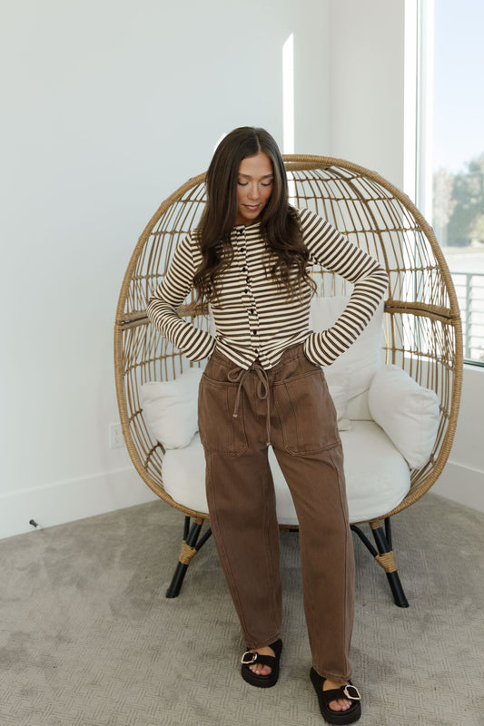 THE JACKSON DRAWSTRING PANTS IN MOCHA