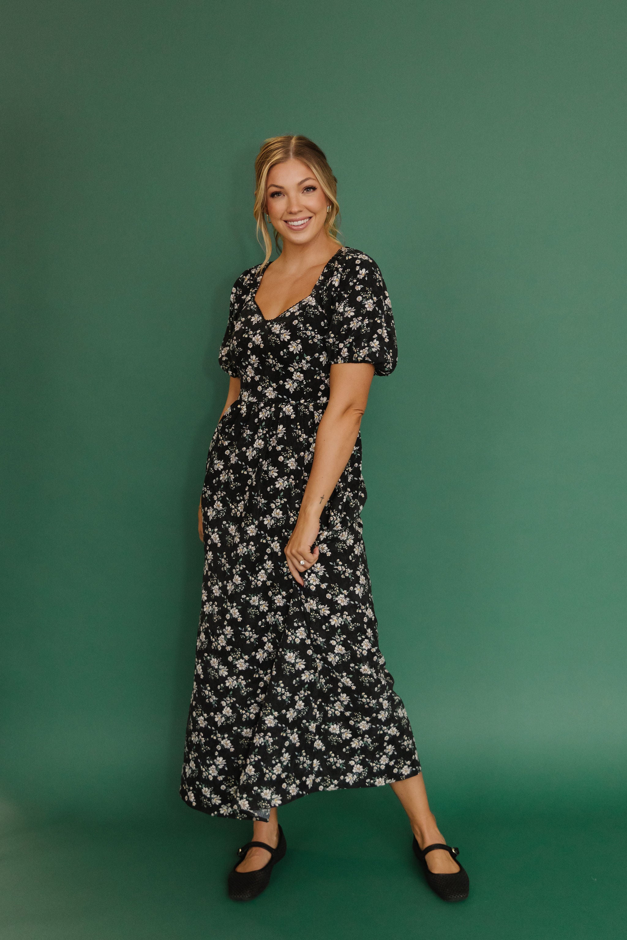 THE EMMY LOU DRESS IN Black FLORAL BY PINK DESERT Small