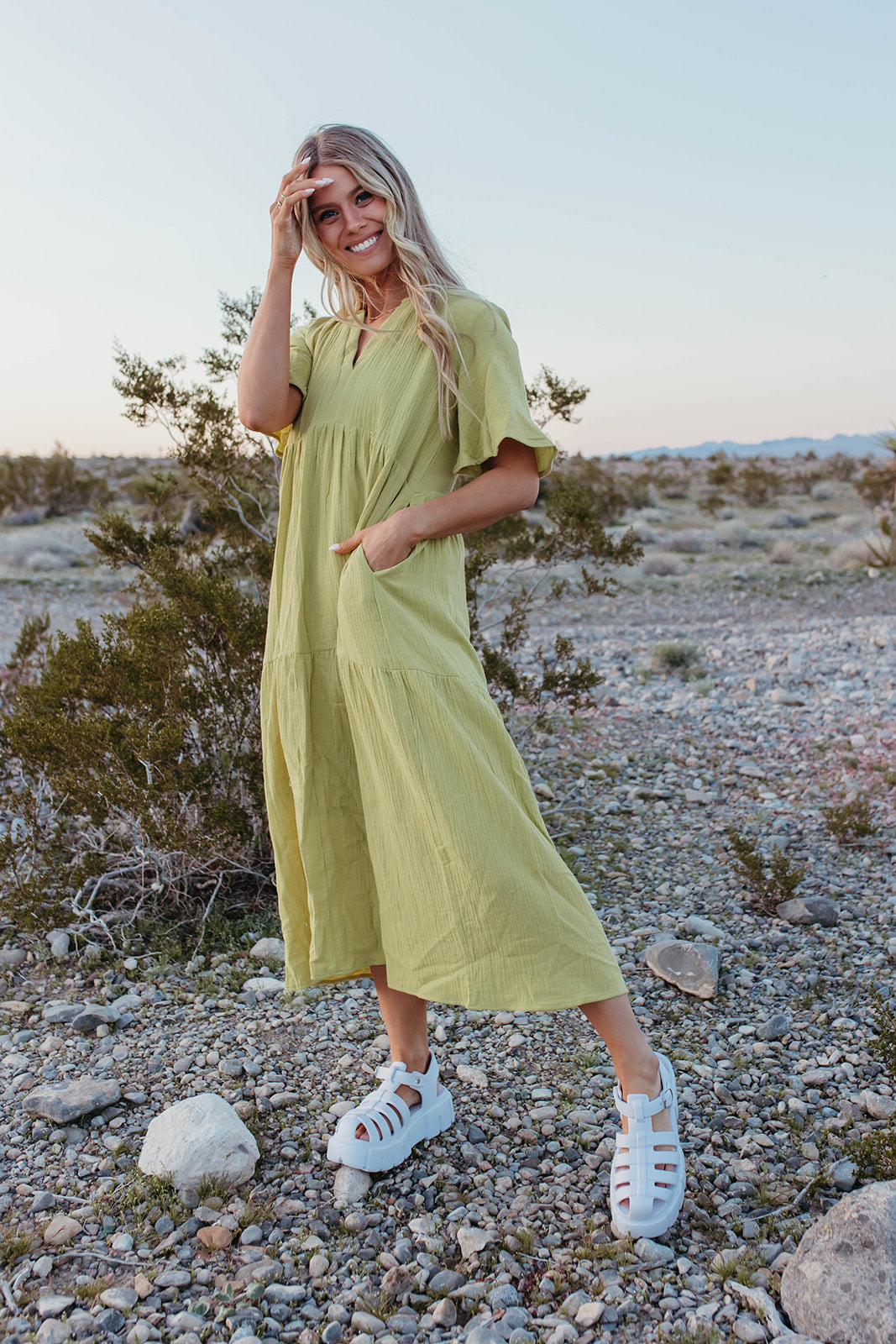 THE MARKET LINEN DRESS IN LIME