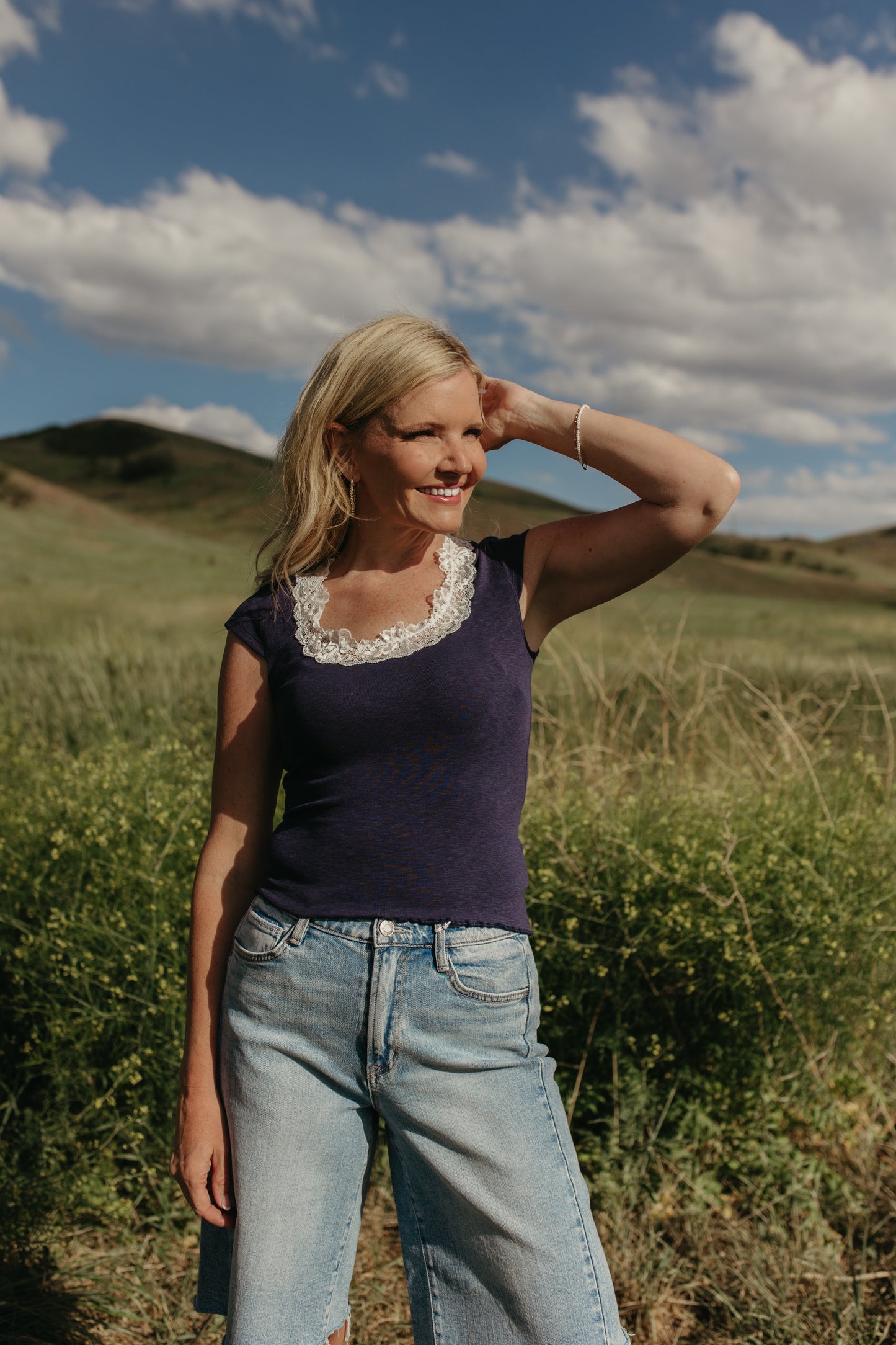 THE EVERLY LACE TEE IN NAVY