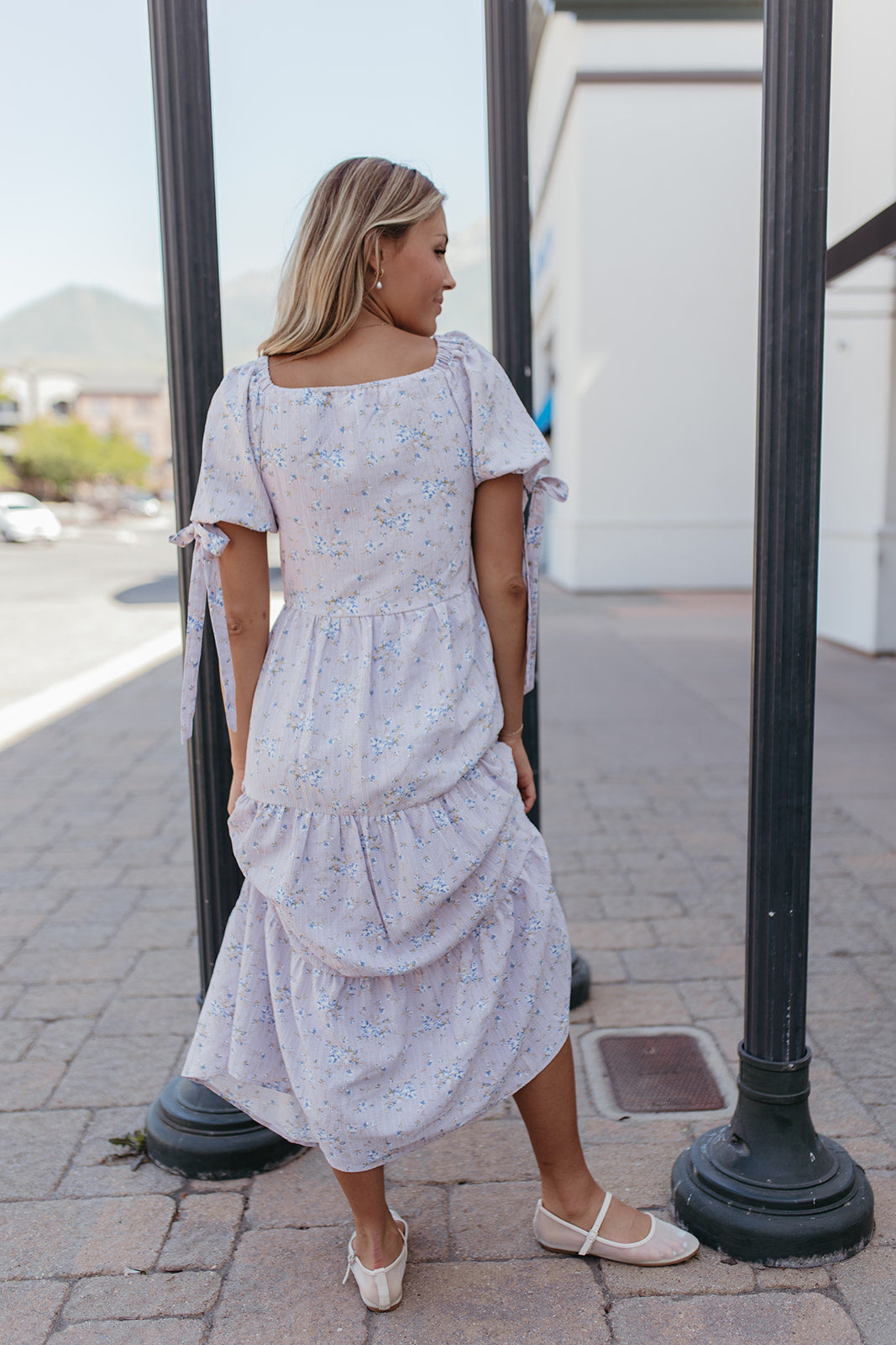 THE JODEANN MAXI DRESS IN LAVENDER FLORAL