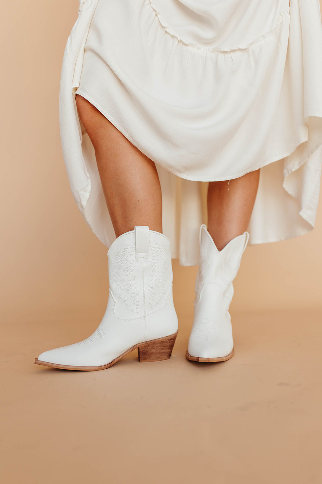 THE MIMI COWGIRL BOOTS IN WHITE – Pink Desert - Main Image