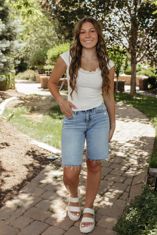 THE EVERLY LACE TEE IN DOTS