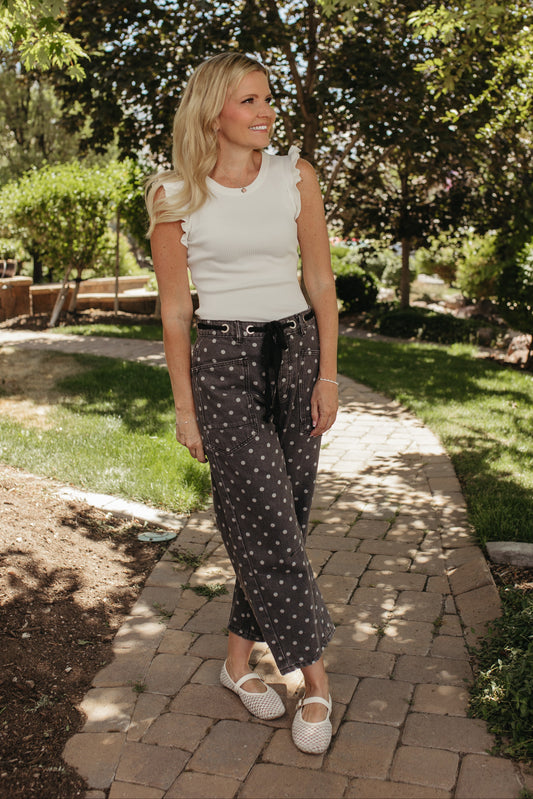 THE DAVINA SLEEVELESS RUFFLE KNIT SWEATER IN WHITE