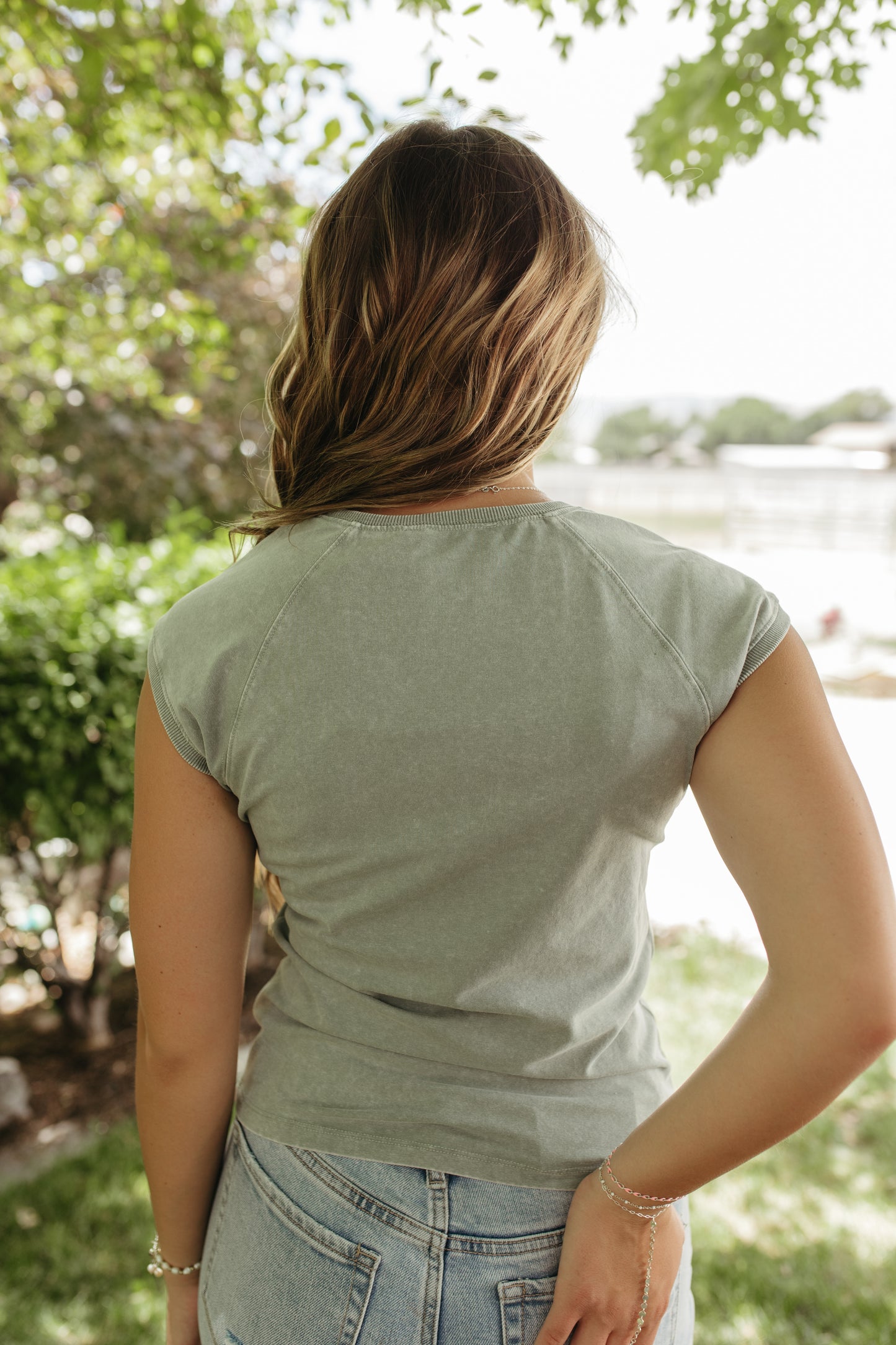 THE CADENCE CAP SLEEVE TOP IN SAGE GREEN