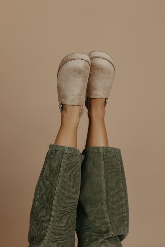 THE CANDEE SLINGBACK CLOG IN BEIGE