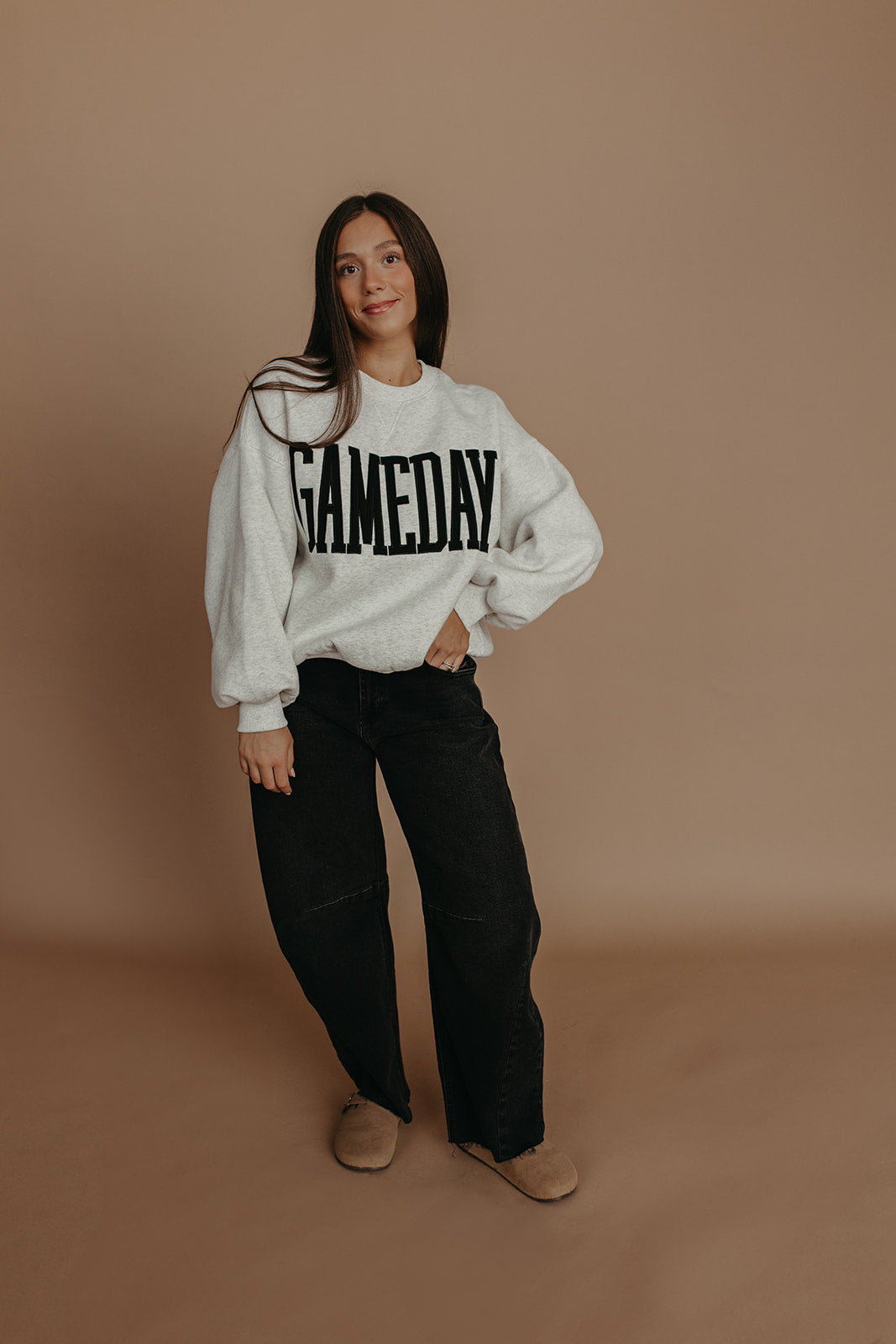 THE GAMEDAY SWEATSHIRT IN GRAY