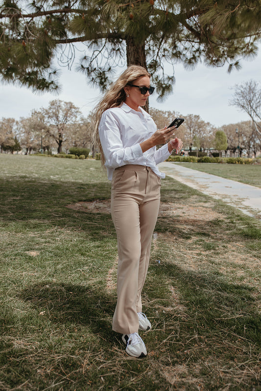 THE LAILA PLEATED STRAIGHT LEG PANTS