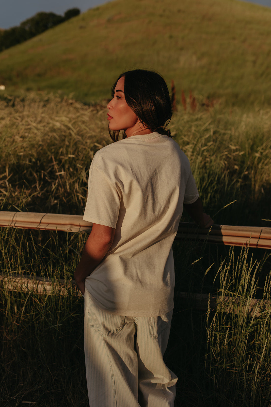 THE NEWPORT SAILING CLUB TEE IN IVORY