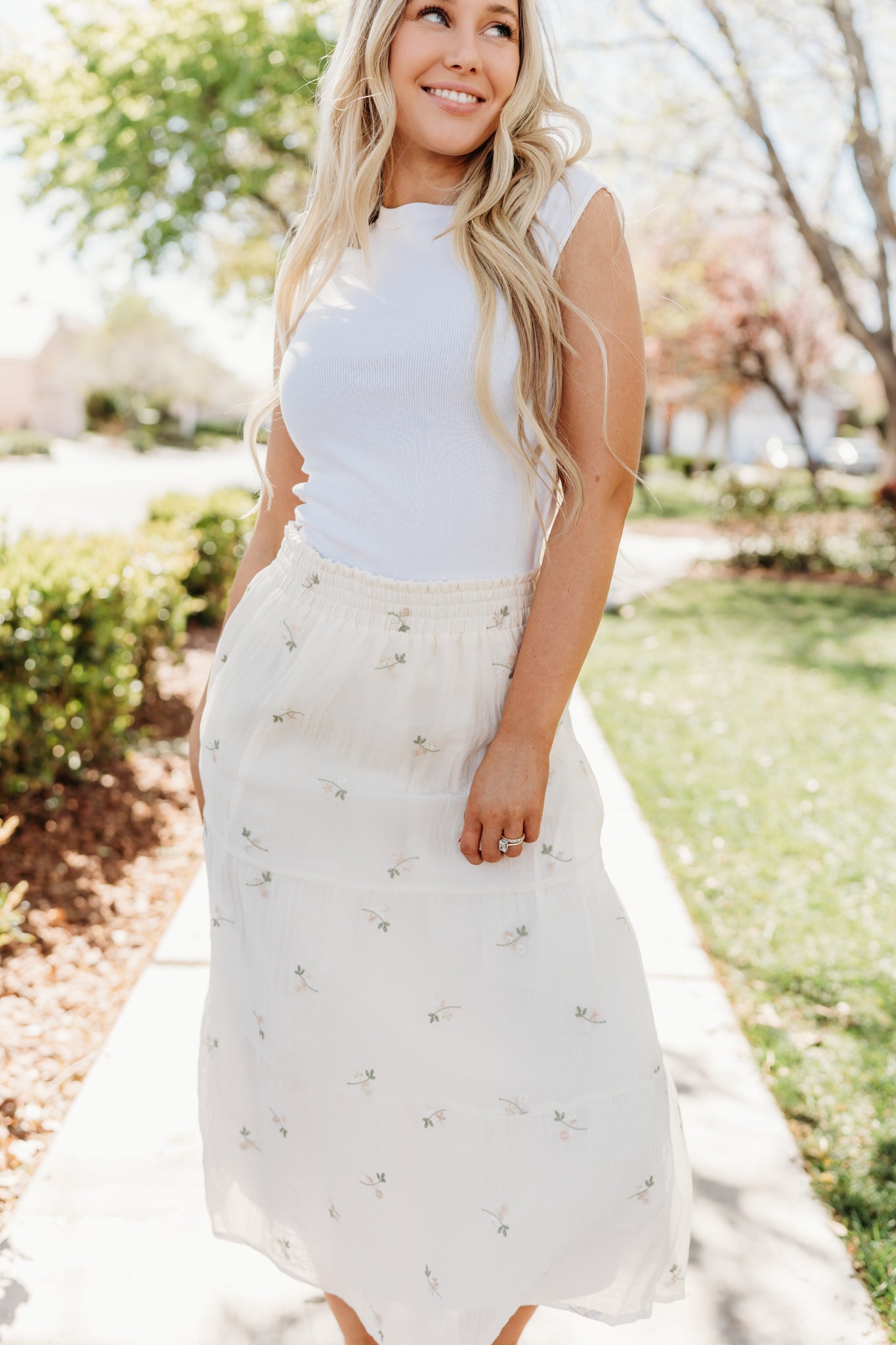 THE ASTERIA FLOWER EMBROIDERED SKIRT IN CREAM