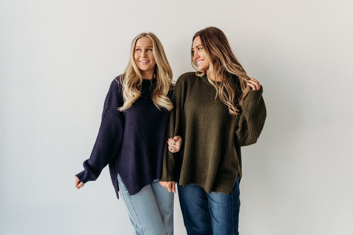 THE ALLI CLASSIC SWEATER IN NAVY