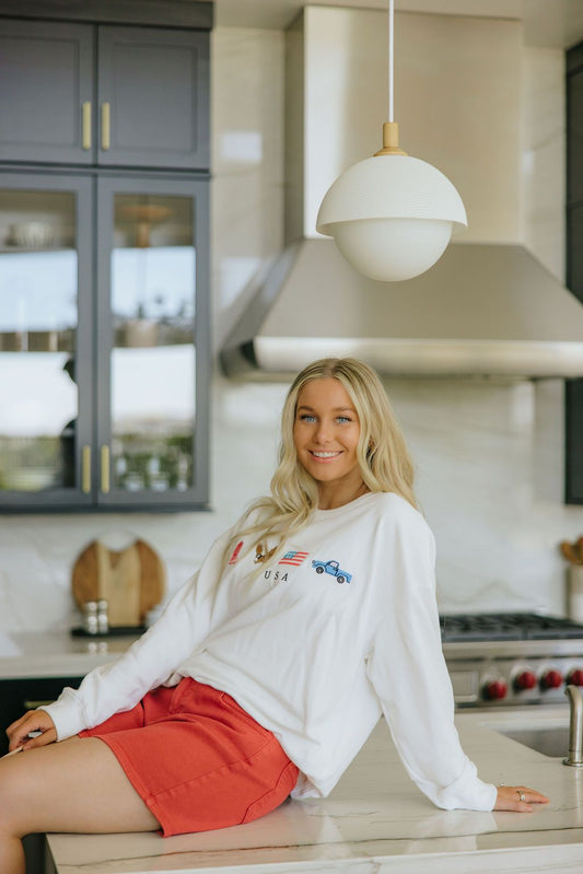 THE COUNTRY GIRL USA EMBROIDERED SWEATSHIRT IN WHITE