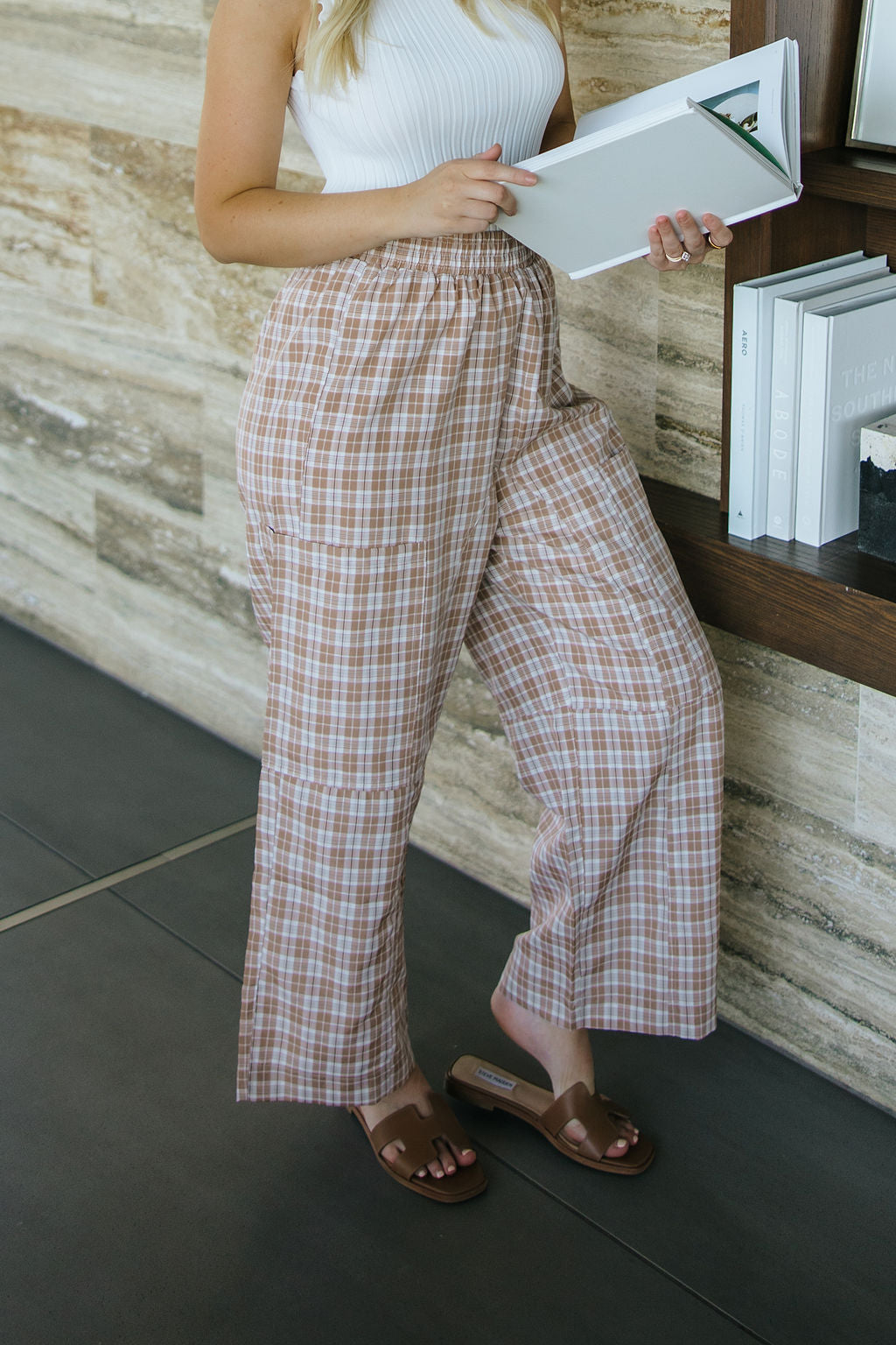 THE KIARA PLAID WIDE LEG PANTS IN BROWN – Pink Desert