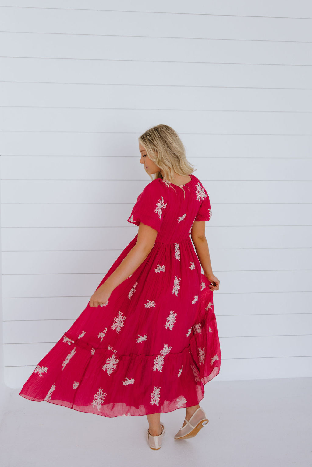 THE CAMILE PUFF SLEEVE MIDI DRESS IN BERRY