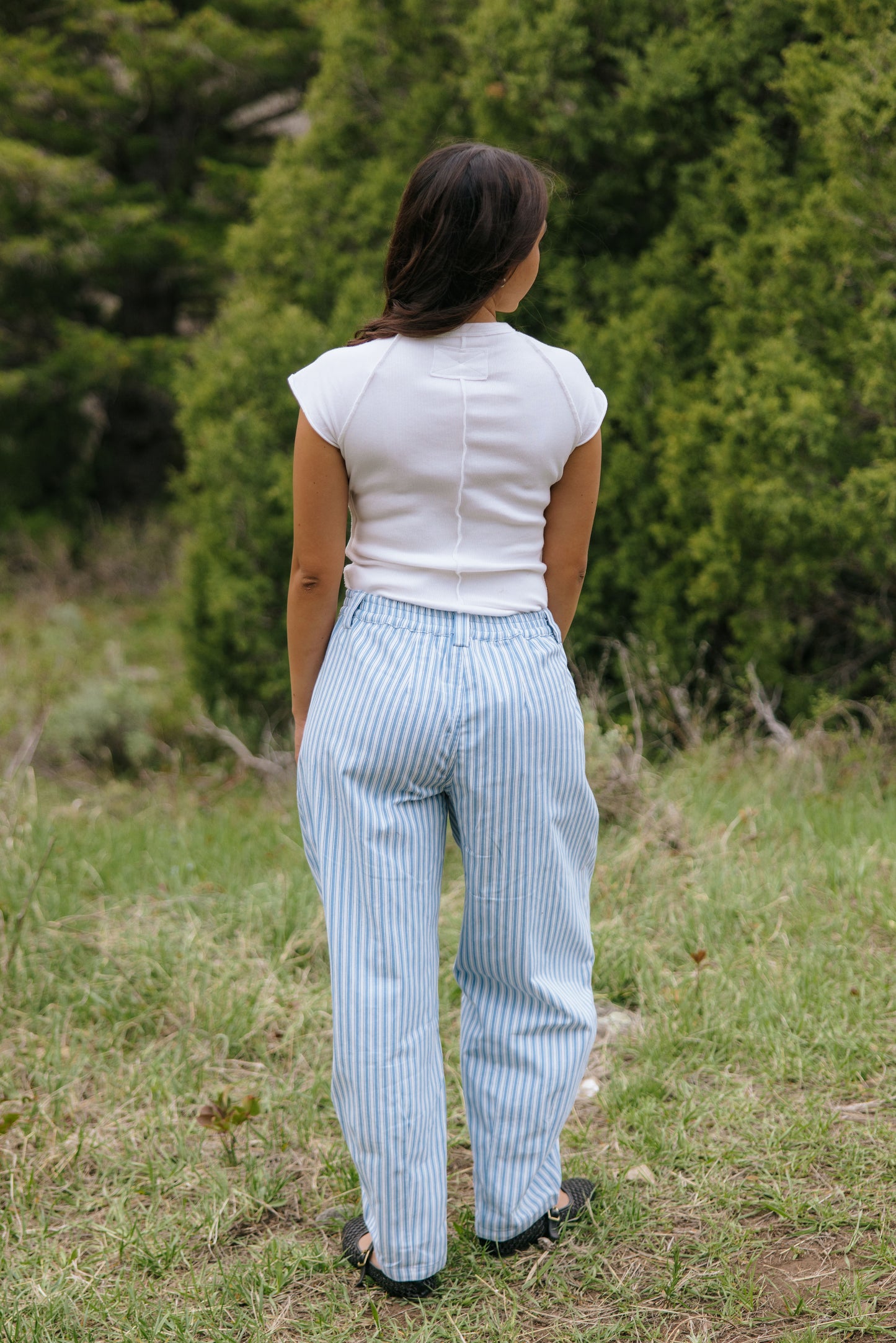THE LENI STRIPED BARREL DENIM PANTS IN BLUE