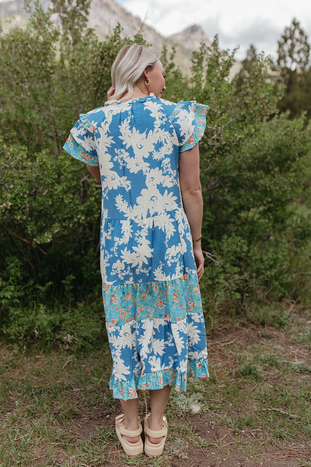 THE RYLEIGH FLORAL MAXI DRESS IN LIGHT BLUE
