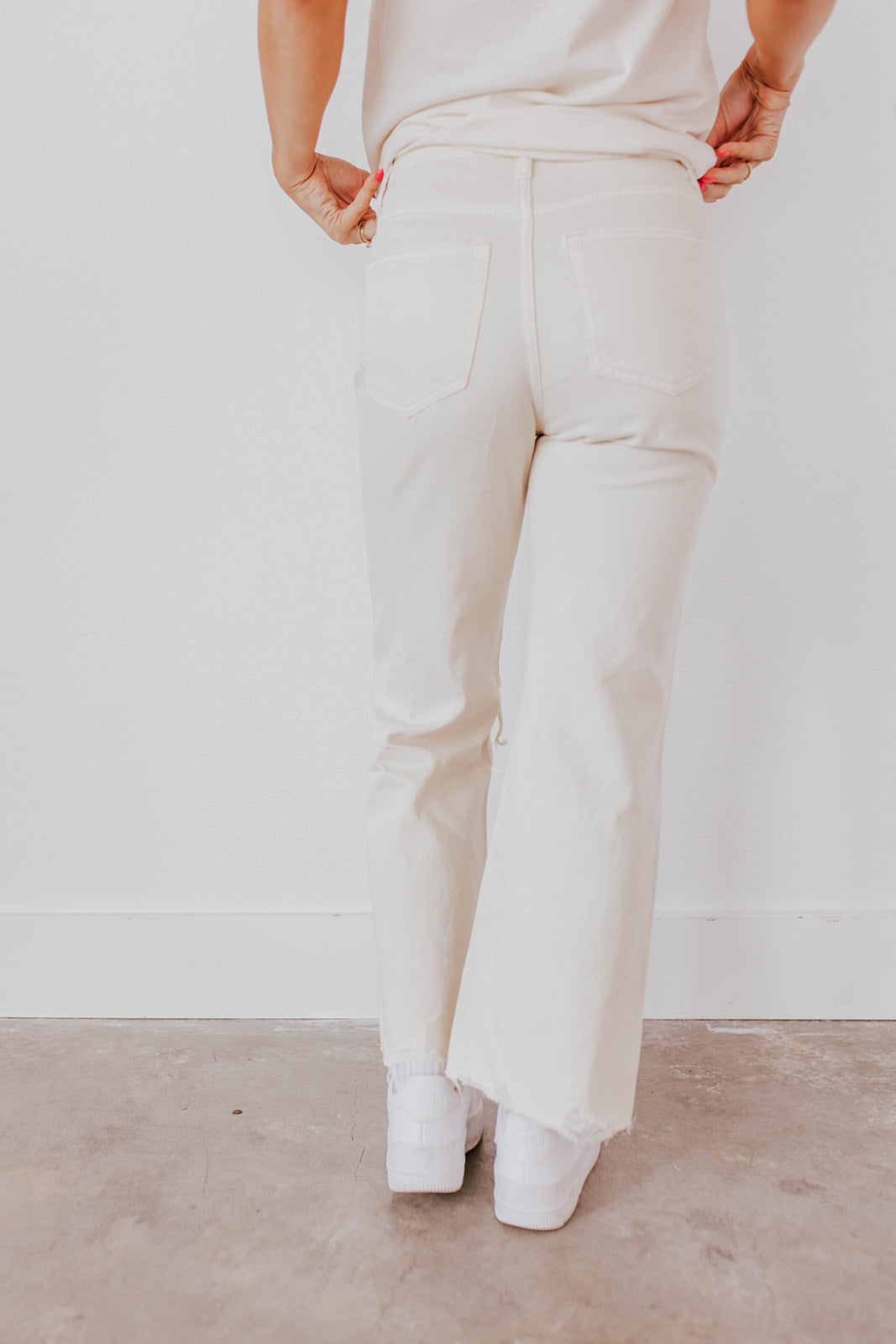 THE 90'S FLARE JEANS IN CREAM BY VERVET