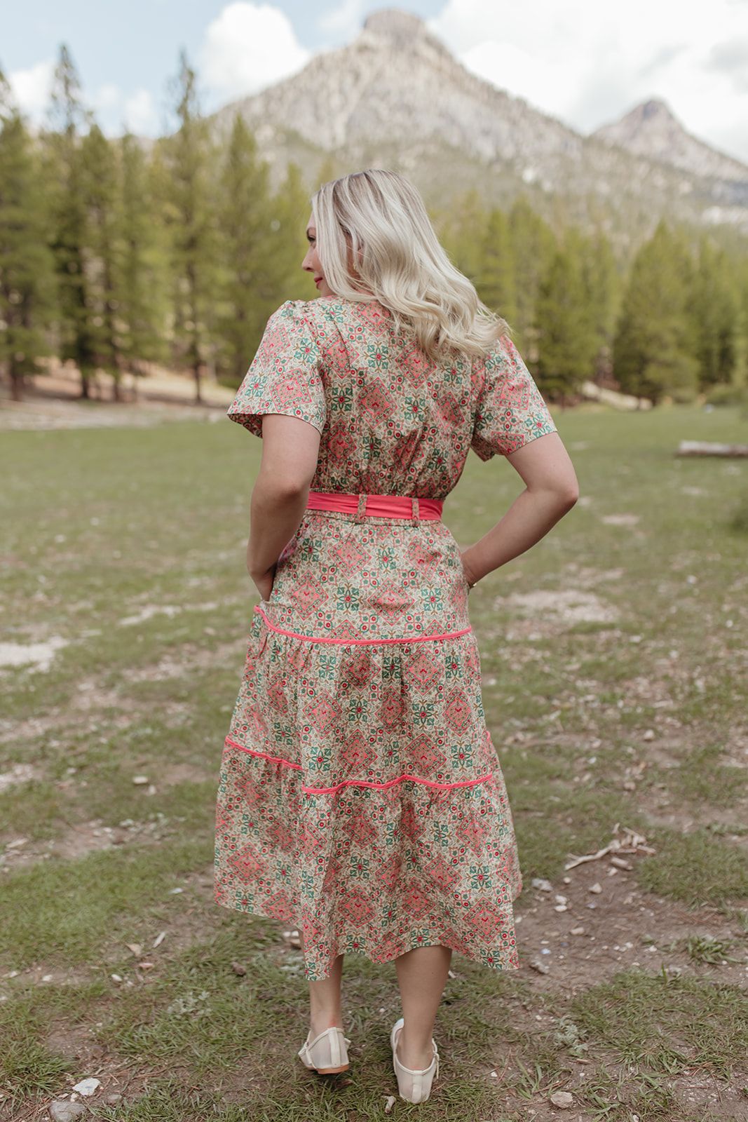 THE QUINLEE CONTRAST MIDI DRESS IN CORAL