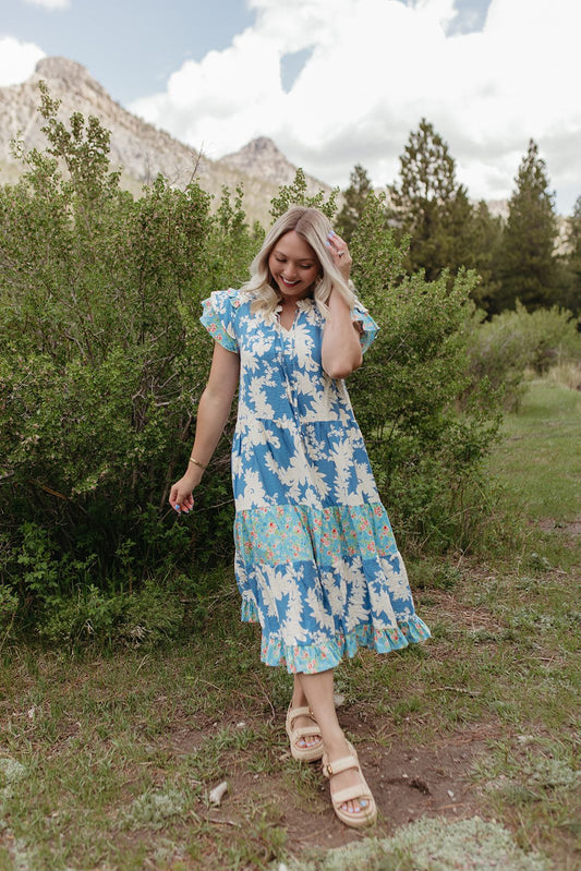THE RYLEIGH FLORAL MAXI DRESS IN LIGHT BLUE