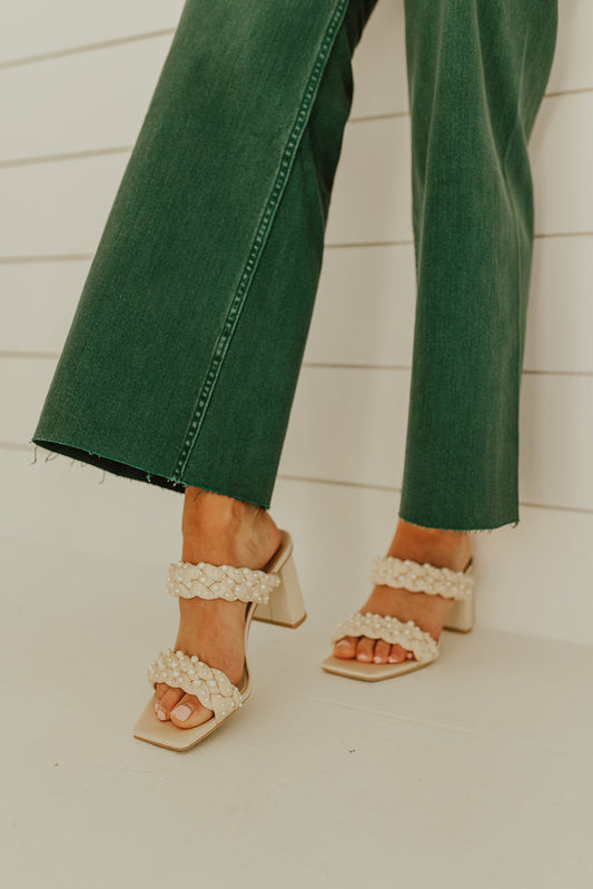 THE PAILY PEARL HEELS IN VANILLA BY DOLCE VITA