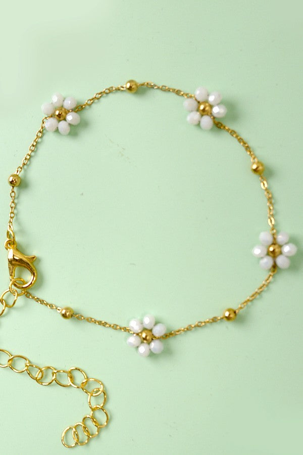 THE BEADED FLOWER BRACELET IN WHITE