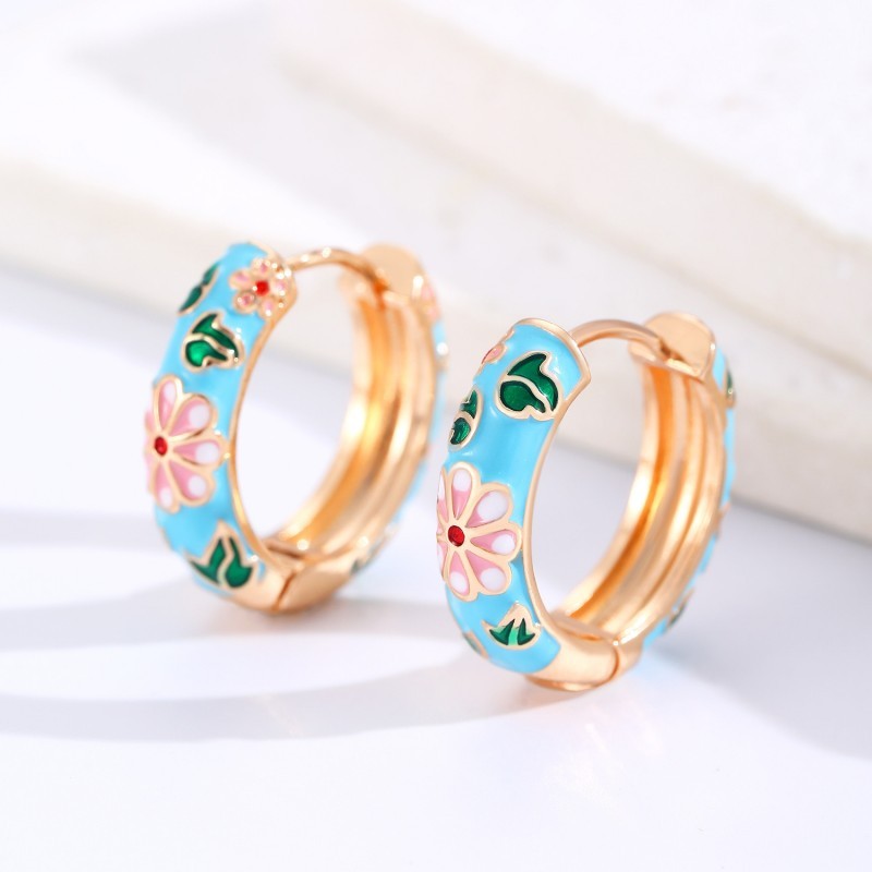 THE VINTAGE FLORAL HOOP EARRINGS IN GOLD