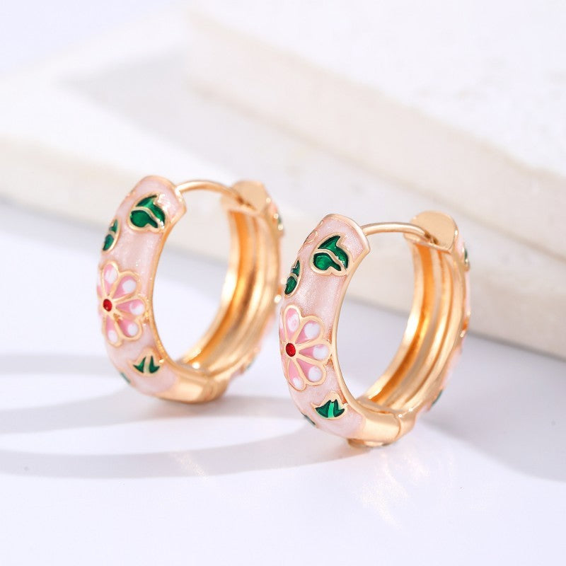 THE VINTAGE FLORAL HOOP EARRINGS IN GOLD