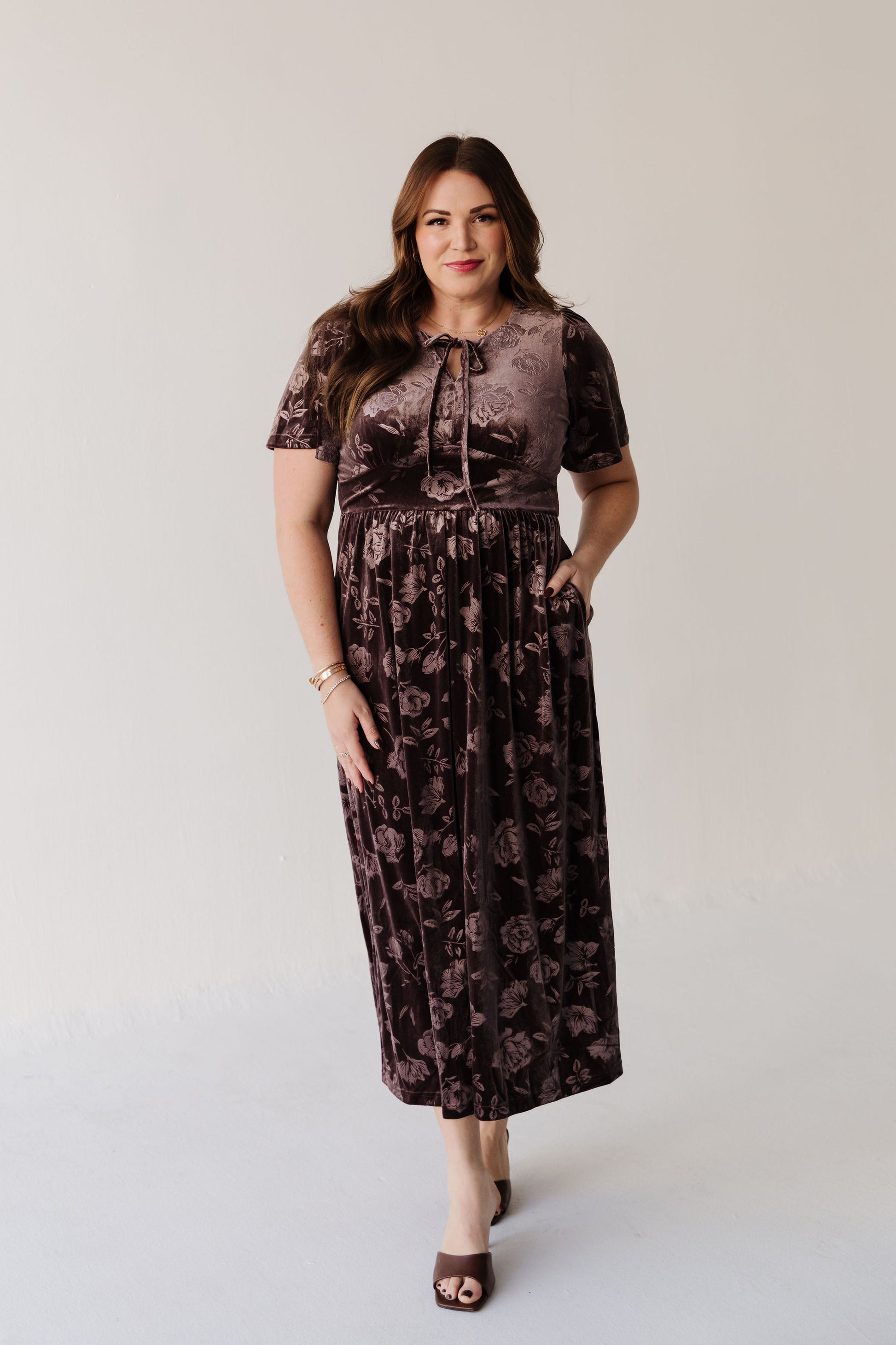THE TIFFANY VELVET MIDI DRESS IN BROWN – Pink Desert