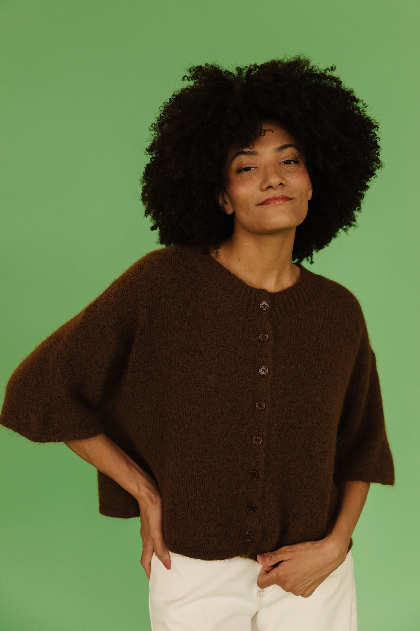 THE KATELYNN KNIT CARDIGAN IN BROWN
