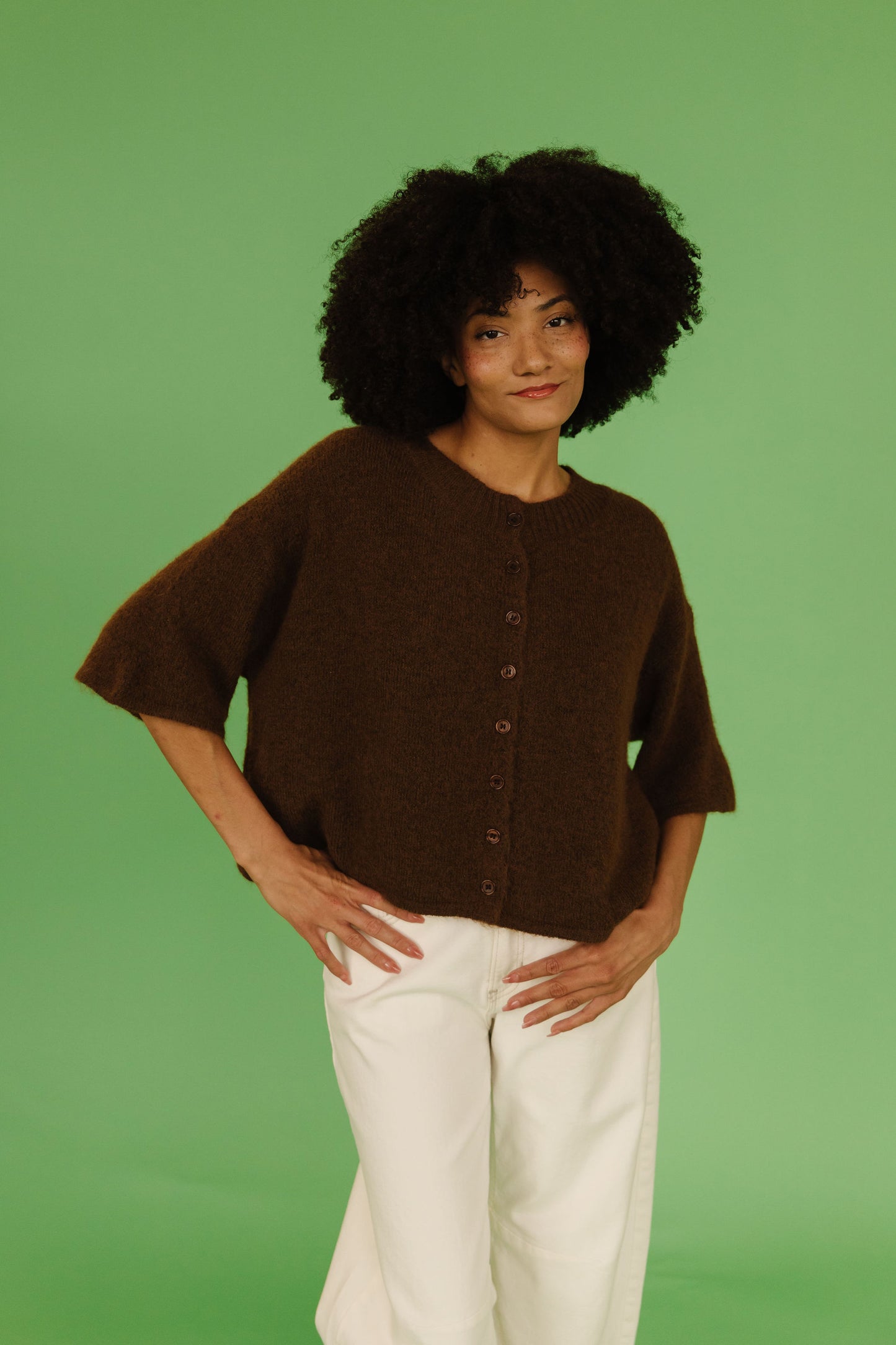 THE KATELYNN KNIT CARDIGAN IN BROWN