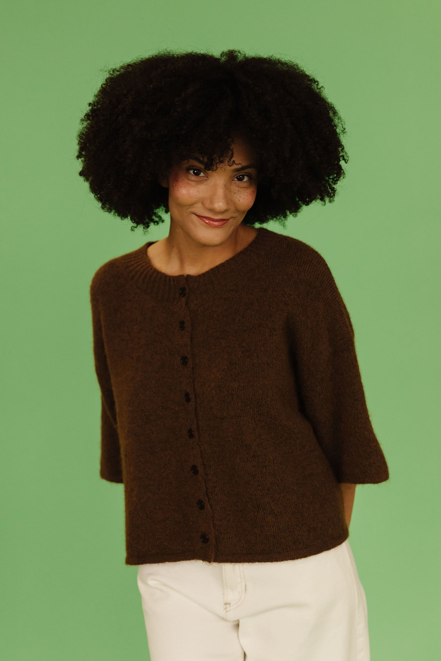 THE KATELYNN KNIT CARDIGAN IN BROWN