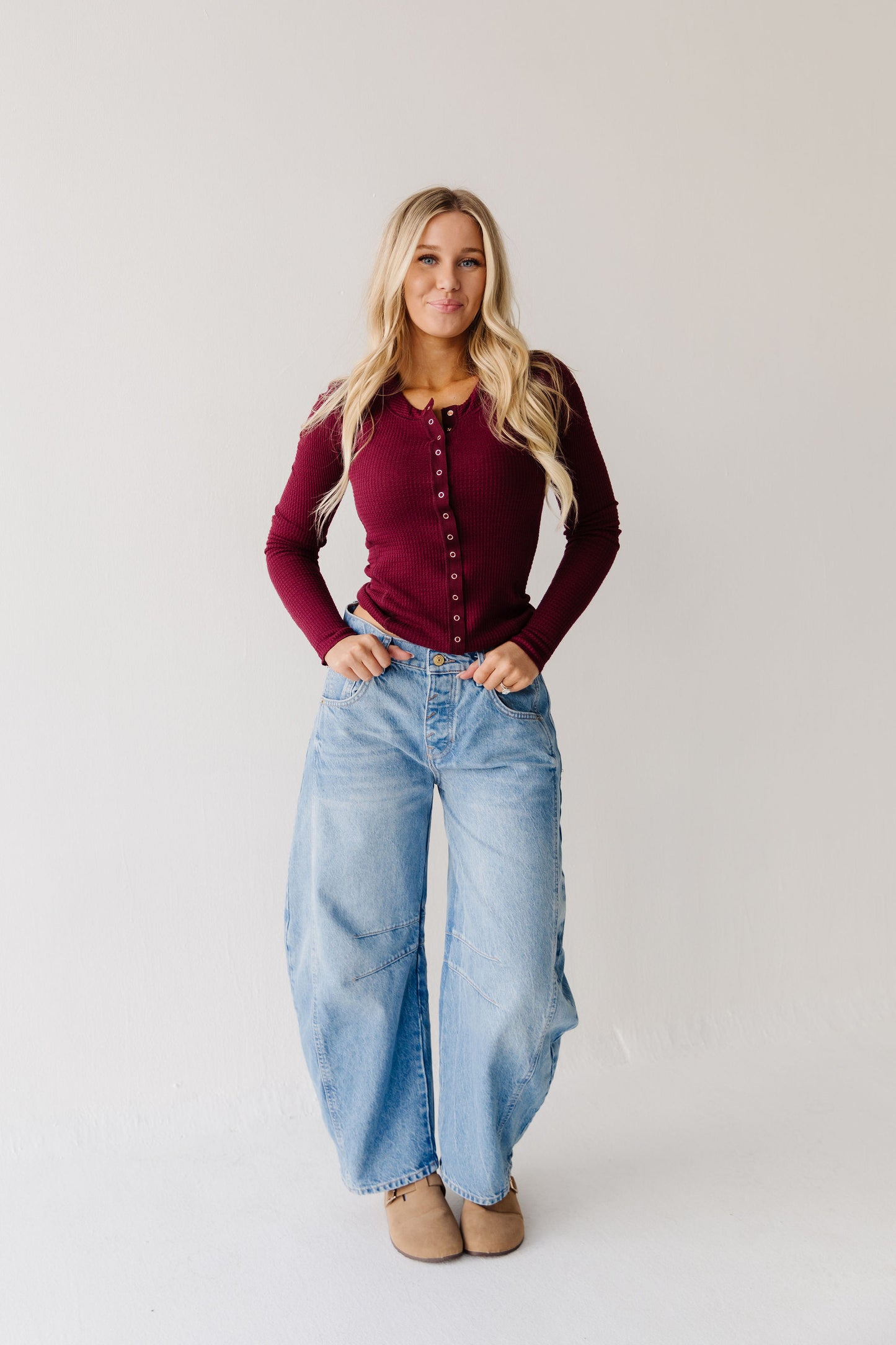 FREE PEOPLE GOOD LUCK MID RISE BARREL JEAN IN ULTRA LIGHT