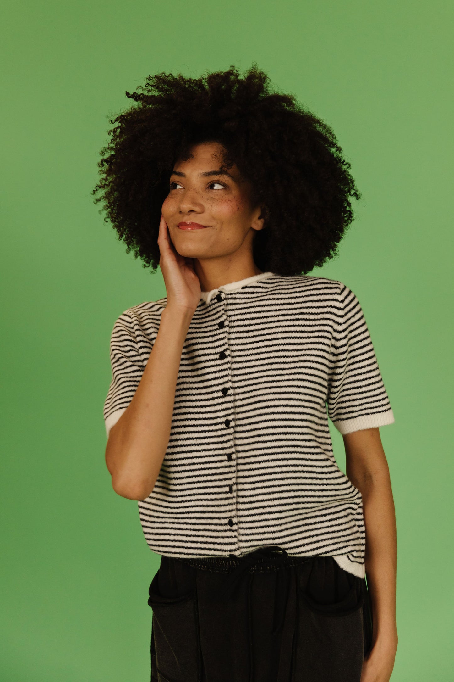 THE MCKAYLA SHORT SLEEVE STRIPED CARDIGAN IN BLACK