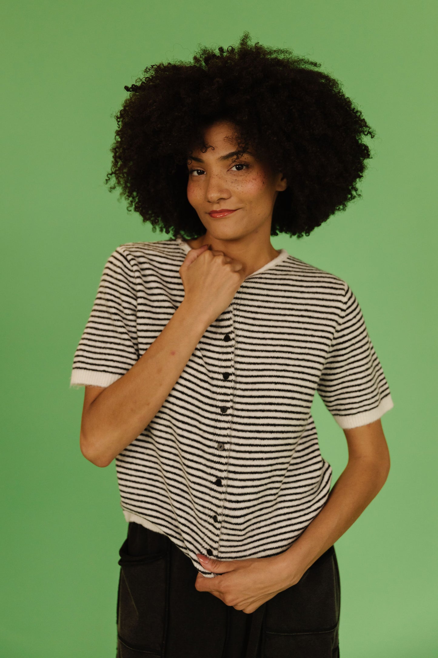 THE MCKAYLA SHORT SLEEVE STRIPED CARDIGAN IN BLACK