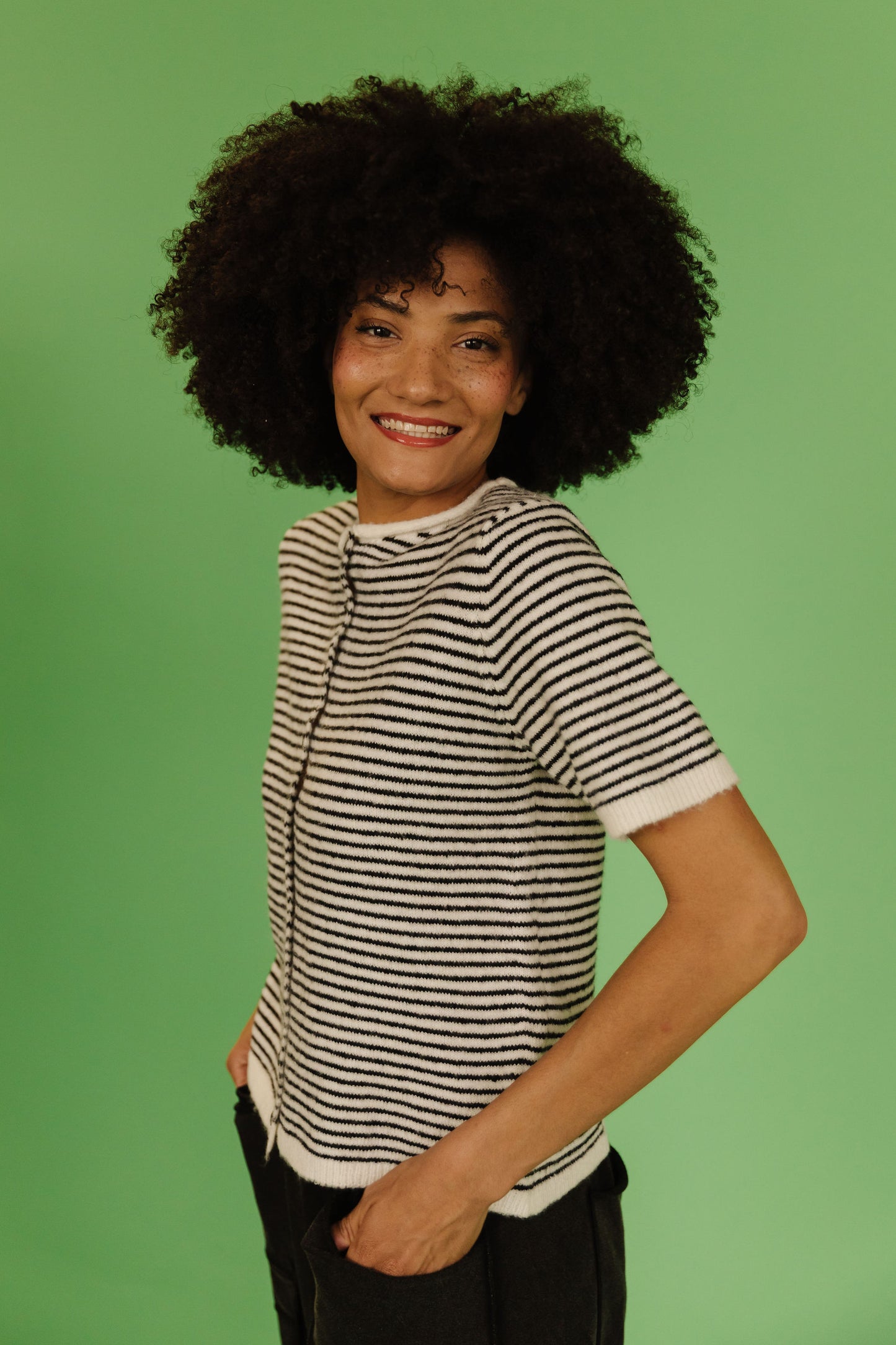 THE MCKAYLA SHORT SLEEVE STRIPED CARDIGAN IN BLACK