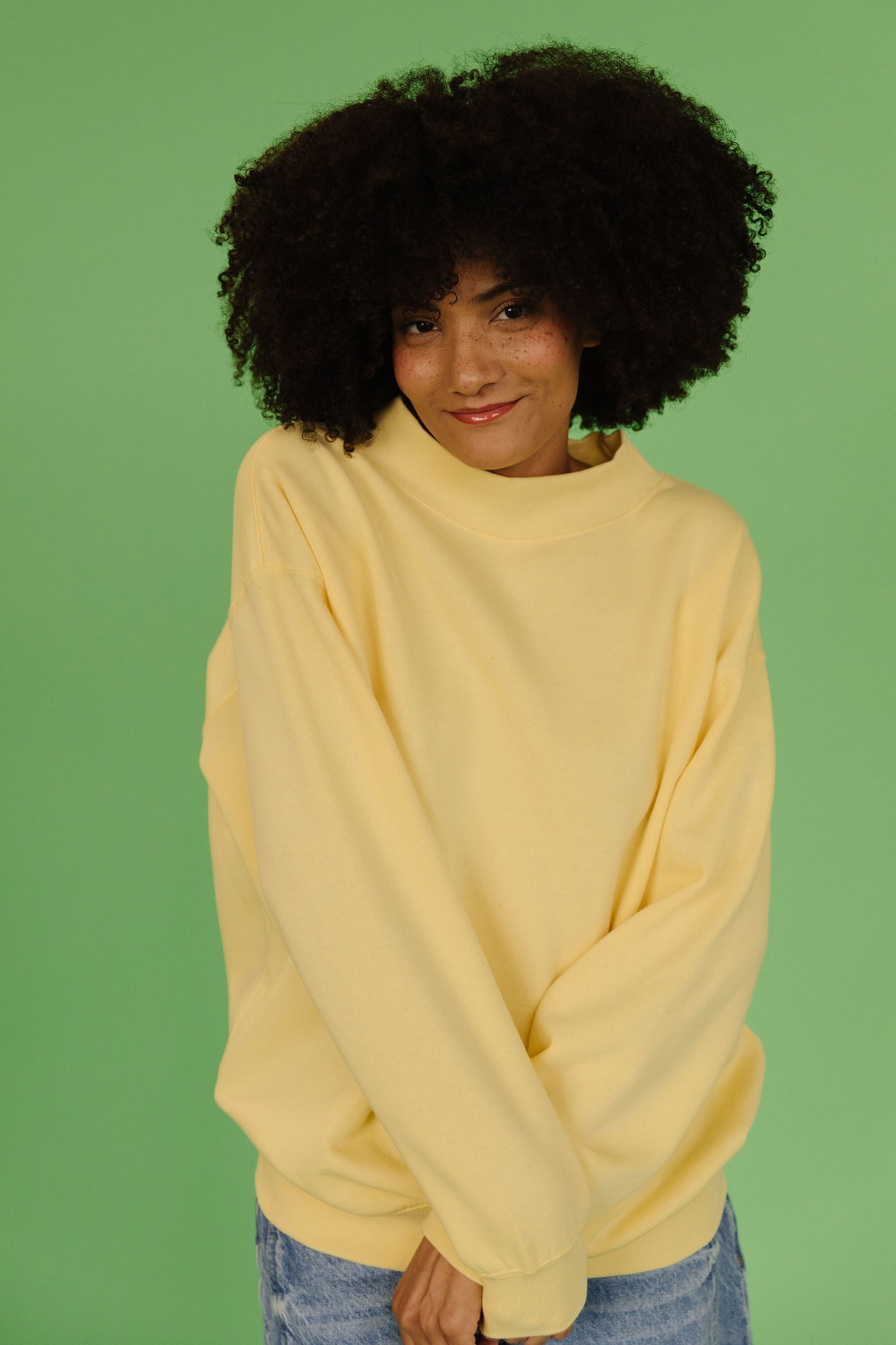 THE PARKER OVERSIZED MOCKNECK SWEATSHIRT IN LEMON