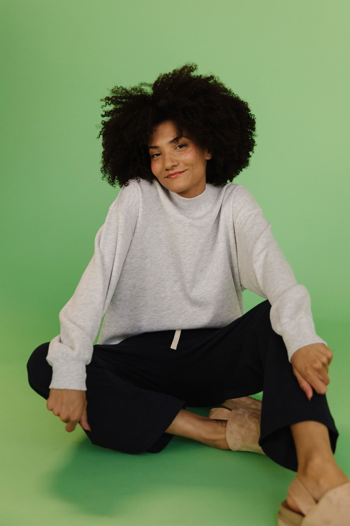 THE PARKER OVERSIZED MOCKNECK SWEATSHIRT IN GREY