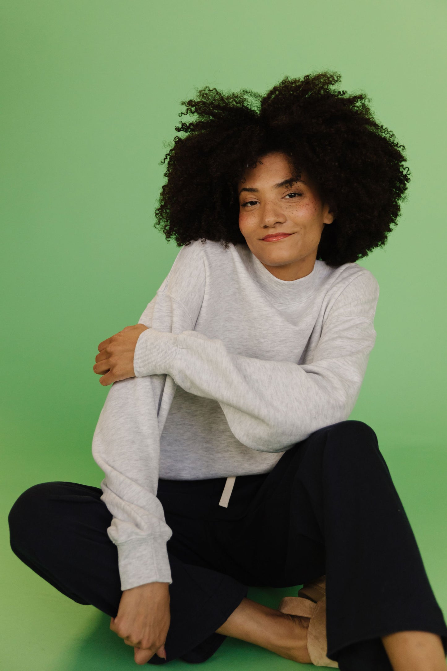 THE PARKER OVERSIZED MOCKNECK SWEATSHIRT IN GREY