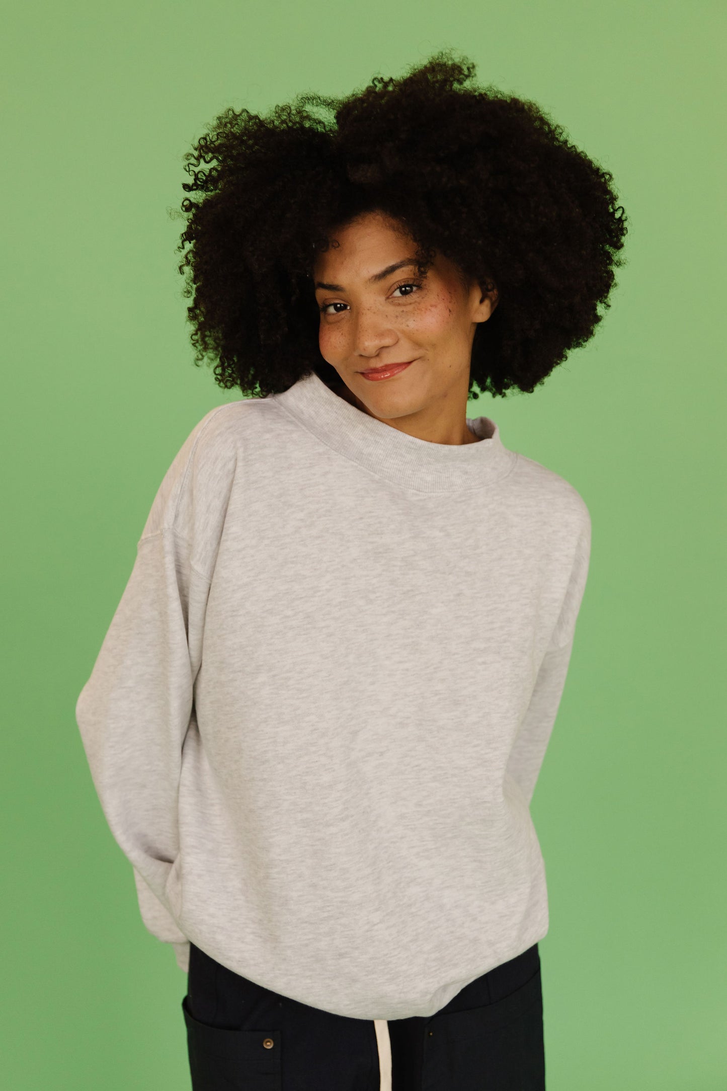 THE PARKER OVERSIZED MOCKNECK SWEATSHIRT IN GREY